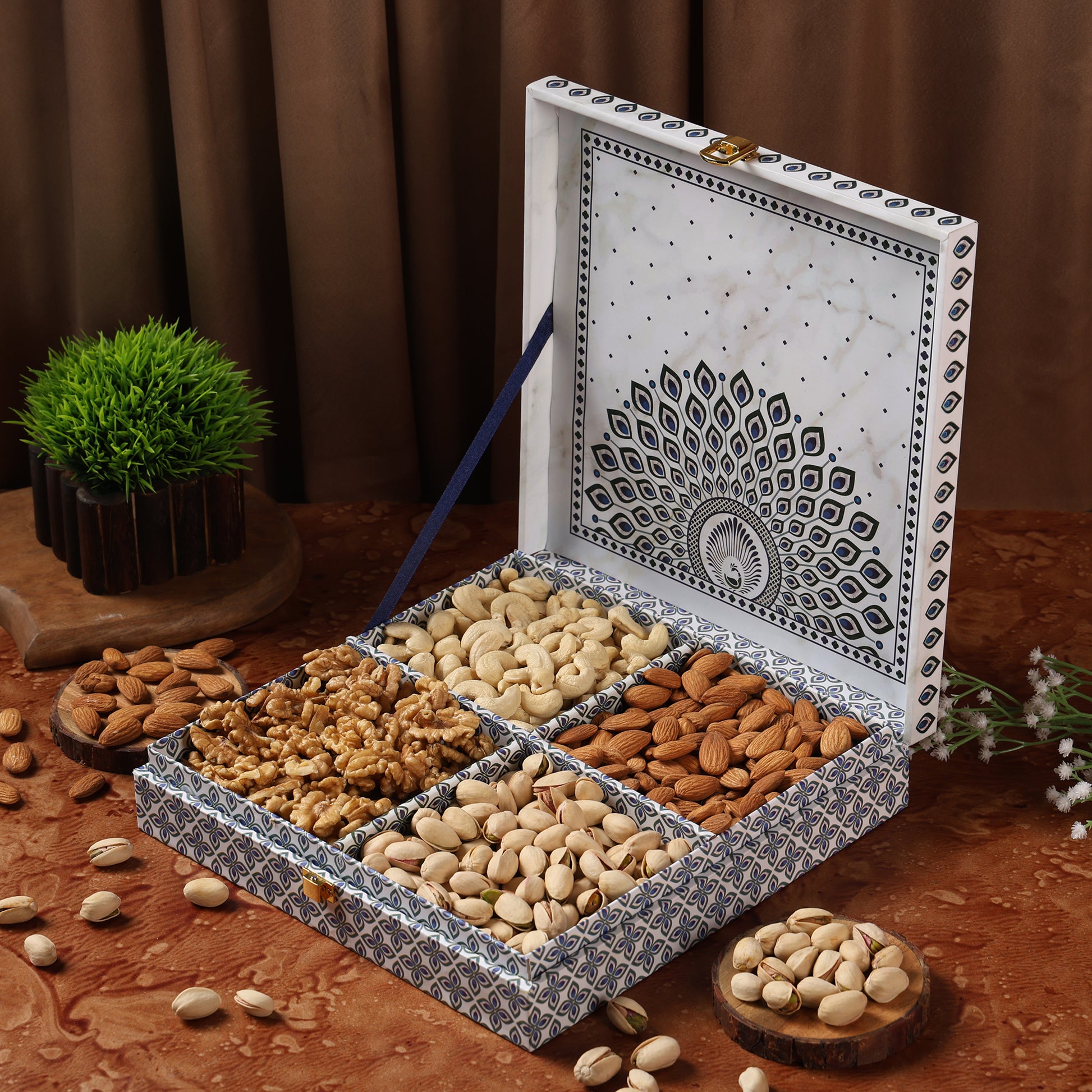 Riwaz Premium Mor Pankh Gift Box | Elegance Meets Gourmet Delight | 4-Column Selection of Almonds, Cashews, Raisins & Khumani | The Perfect Gifting for Diwali, Wedding,  Festival Corporate