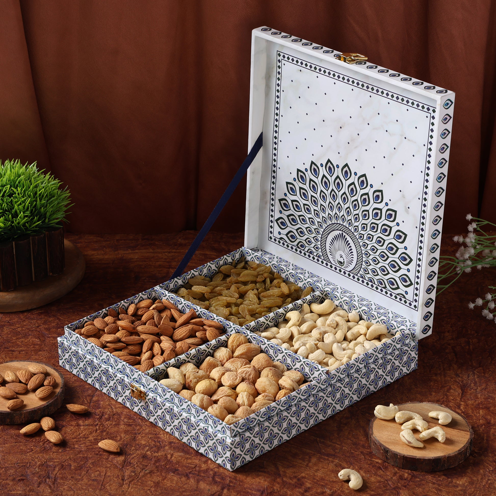 Riwaz Premium Mor Pankh Gift Box | Elegance Meets Gourmet Delight | 4-Column Selection of Almonds, Cashews, Raisins & Khumani | The Perfect Gifting for Diwali, Wedding,  Festival Corporate