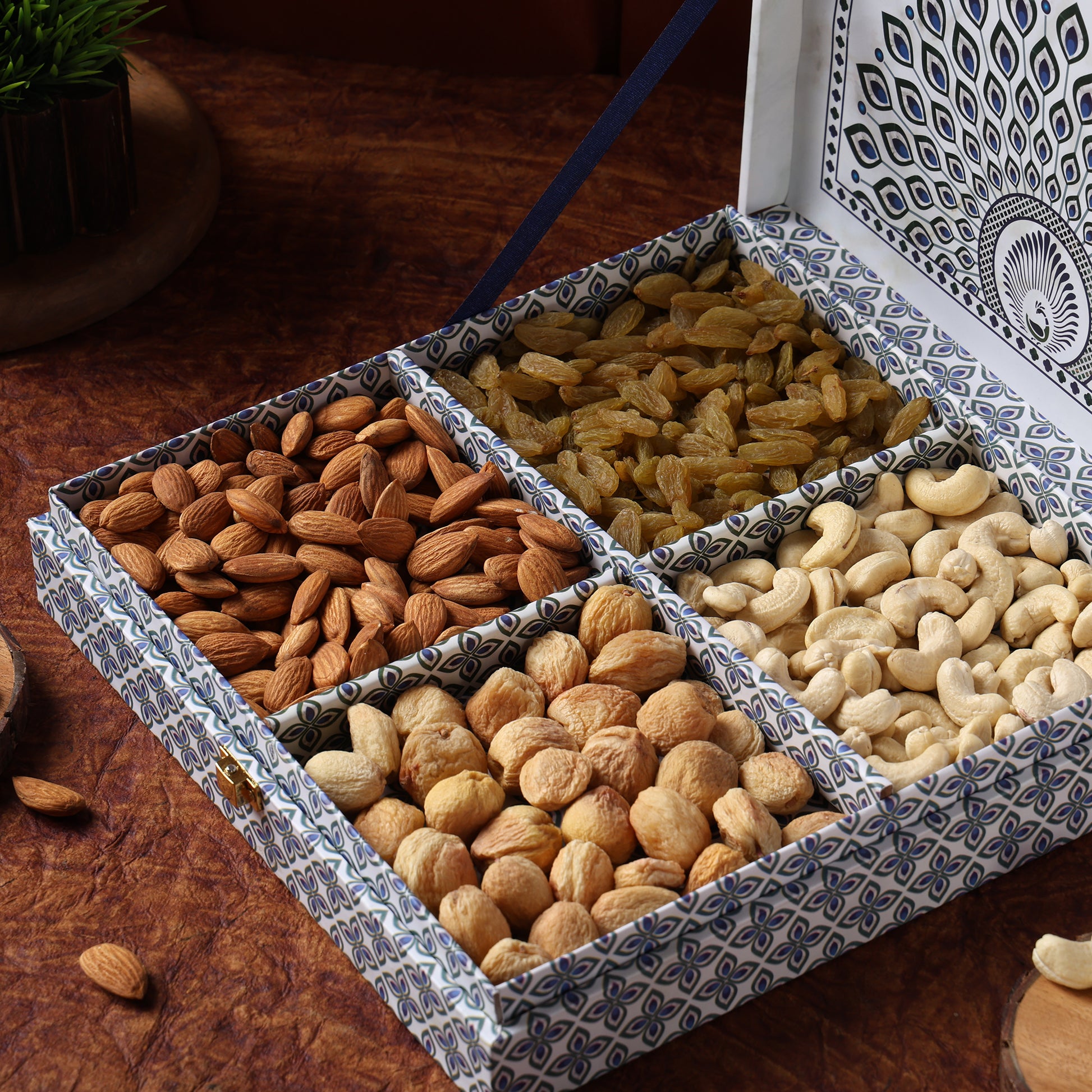 Riwaz Premium Mor Pankh Gift Box | Elegance Meets Gourmet Delight | 4-Column Selection of Almonds, Cashews, Raisins & Khumani | The Perfect Gifting for Diwali, Wedding,  Festival Corporate