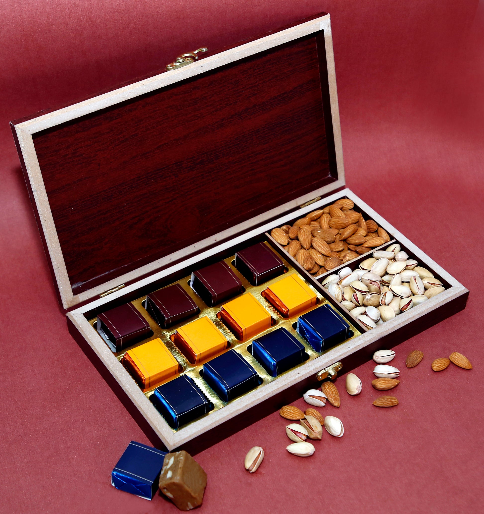 Riwaz Premium Wooden Gift Box | Assorted Chocolates with Almonds & Cashews | Luxurious Dry Fruit & Chocolate Hamper for Rakhi, Diwali, Weddings & Corporate Gifting (Dark & White Chocolate Delight)
